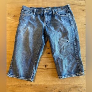 Old Navy Diva Blue Jean Shorts‎ Classic Denim Style 10 Women’s Preloved